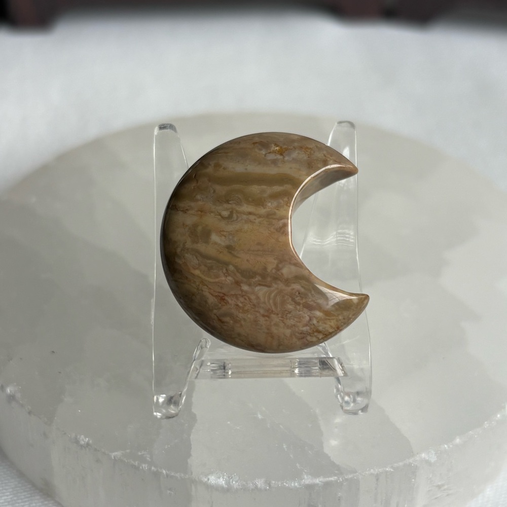 Mexican crazy lace agate crystal moon carving